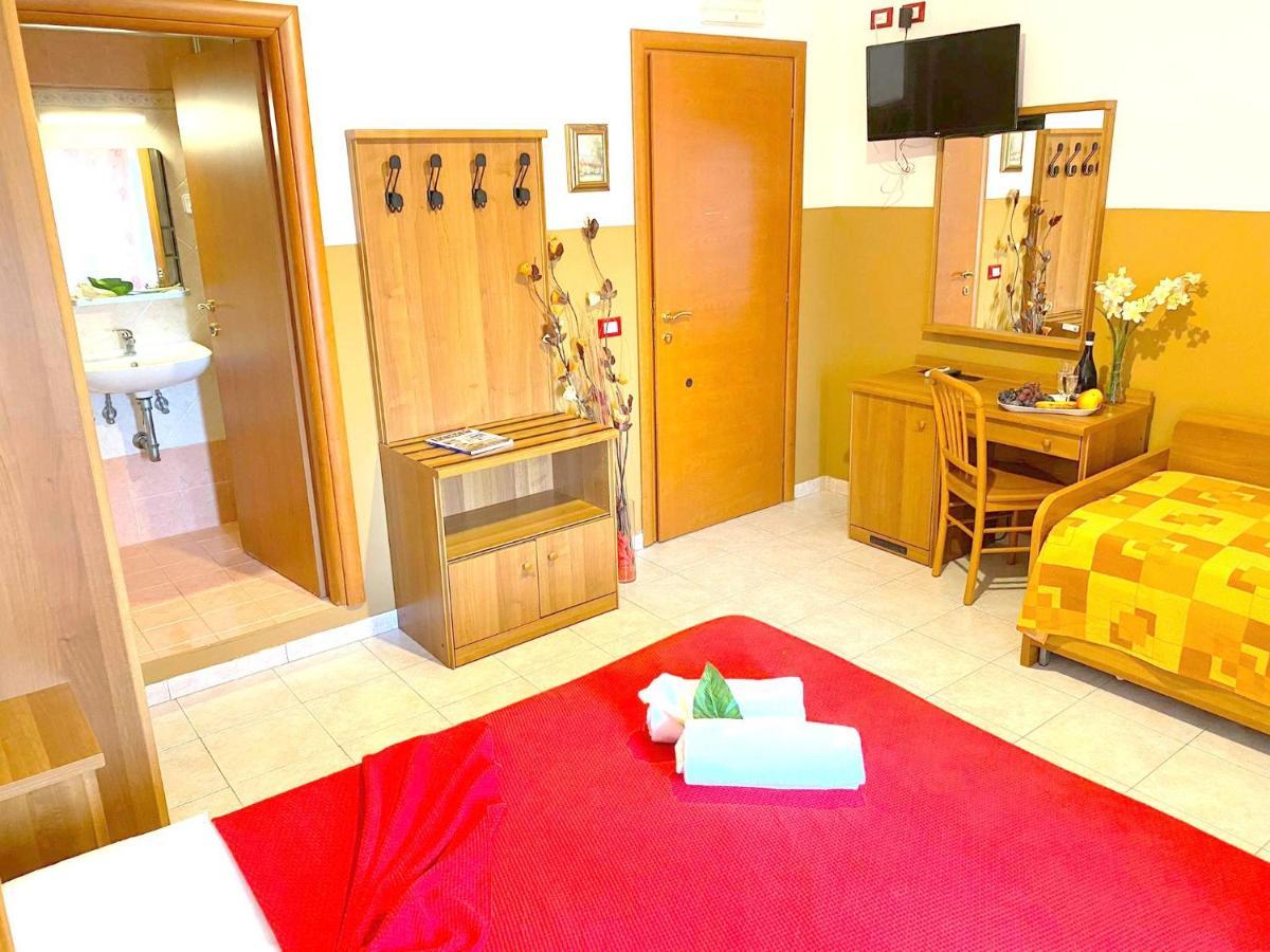 Booking Inn Rome Center ภายนอก รูปภาพ