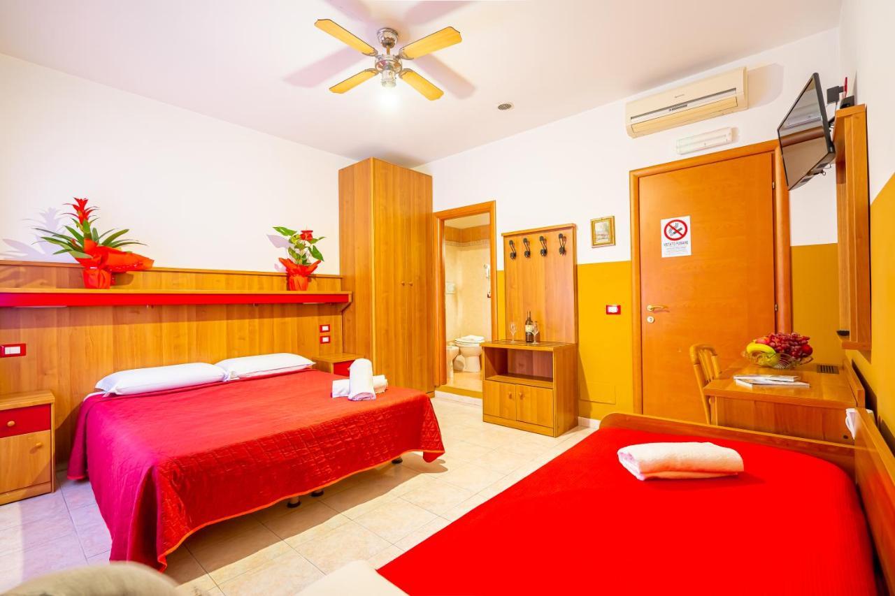 Booking Inn Rome Center ภายนอก รูปภาพ