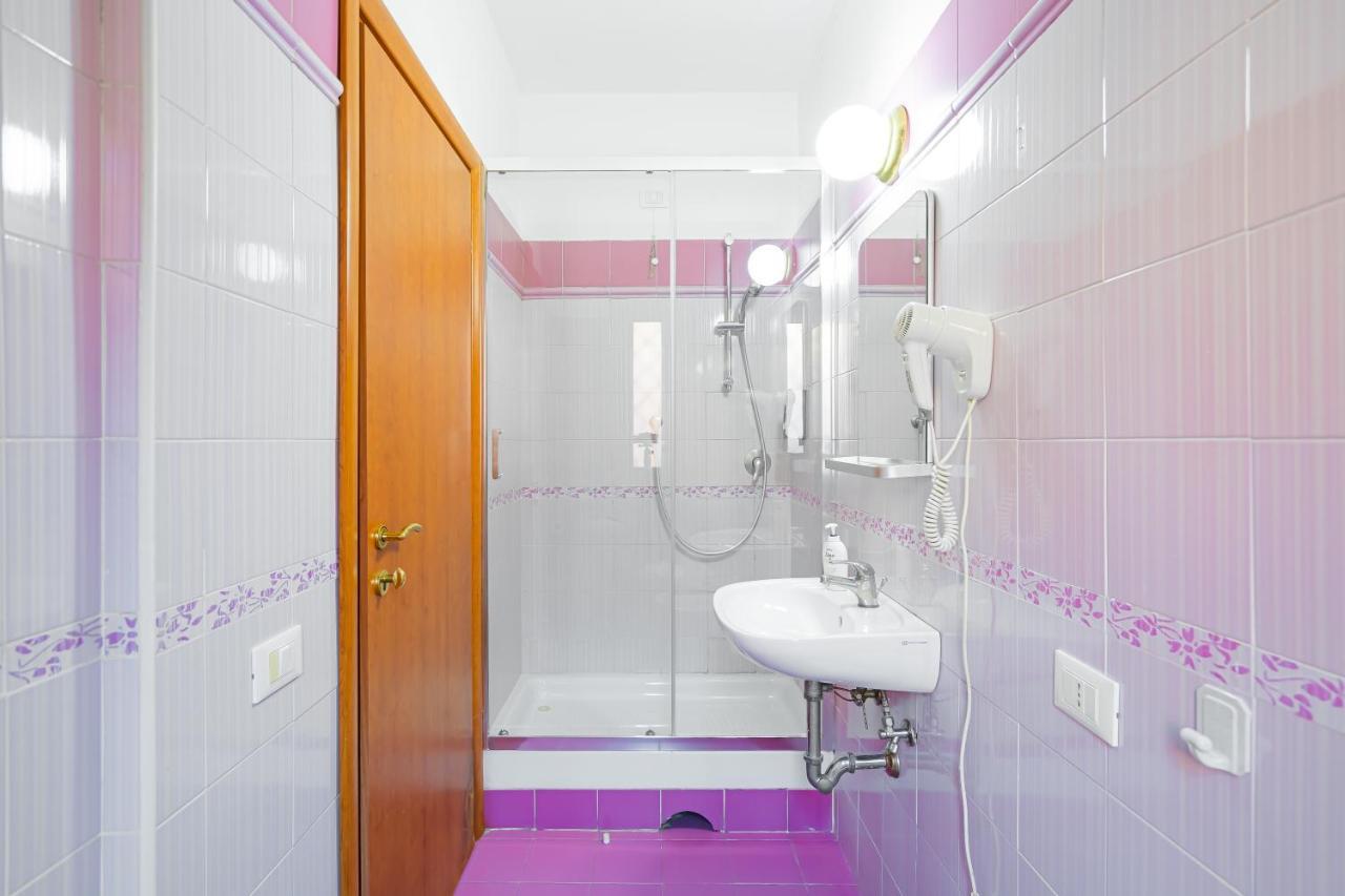 Booking Inn Rome Center ภายนอก รูปภาพ