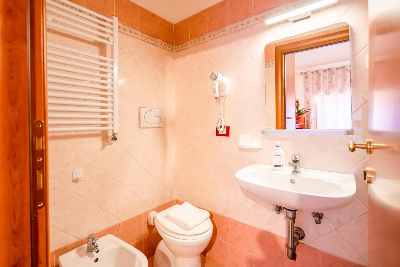 Booking Inn Rome Center ภายนอก รูปภาพ