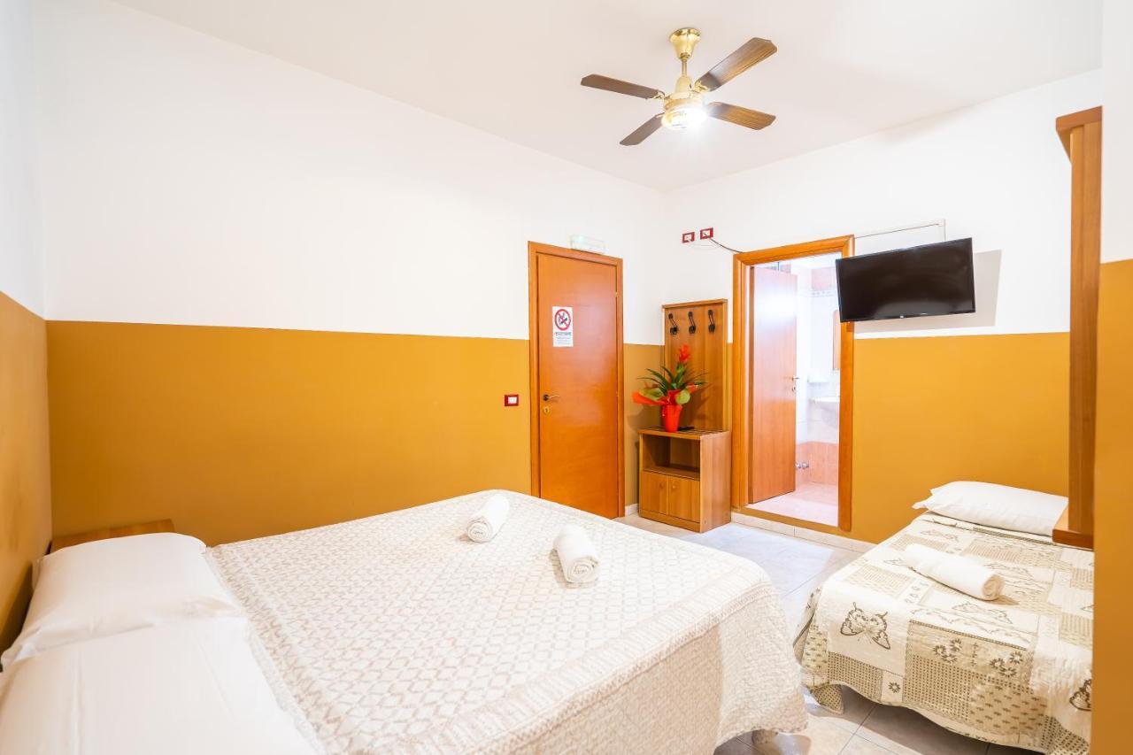 Booking Inn Rome Center ภายนอก รูปภาพ